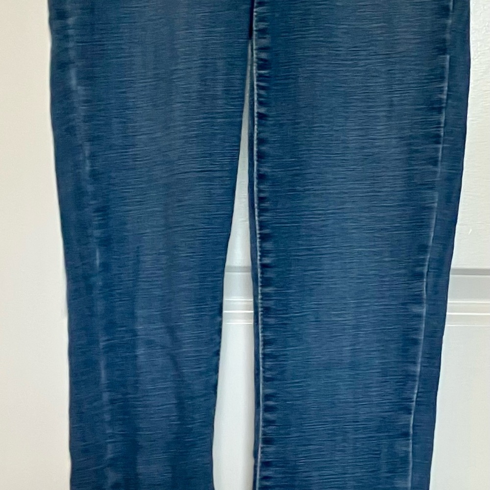 Levi's Blue Skinny Jeans with Modern Appeal